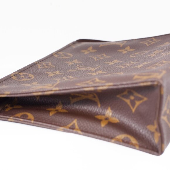 Authentic LOUIS VUITTON Monogram Canvas Toiletry 19 - Picture 5 of 12